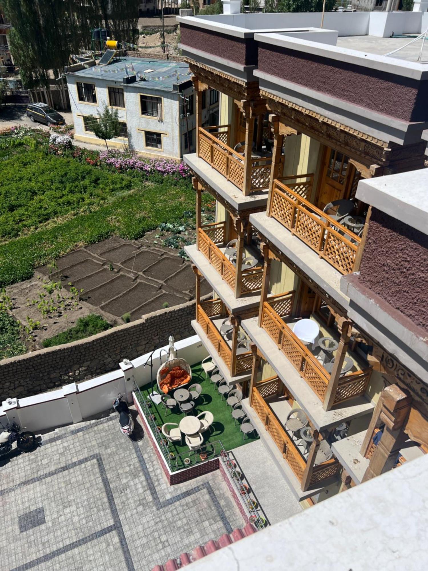 The Nangsay Hotel Лех Екстериор снимка