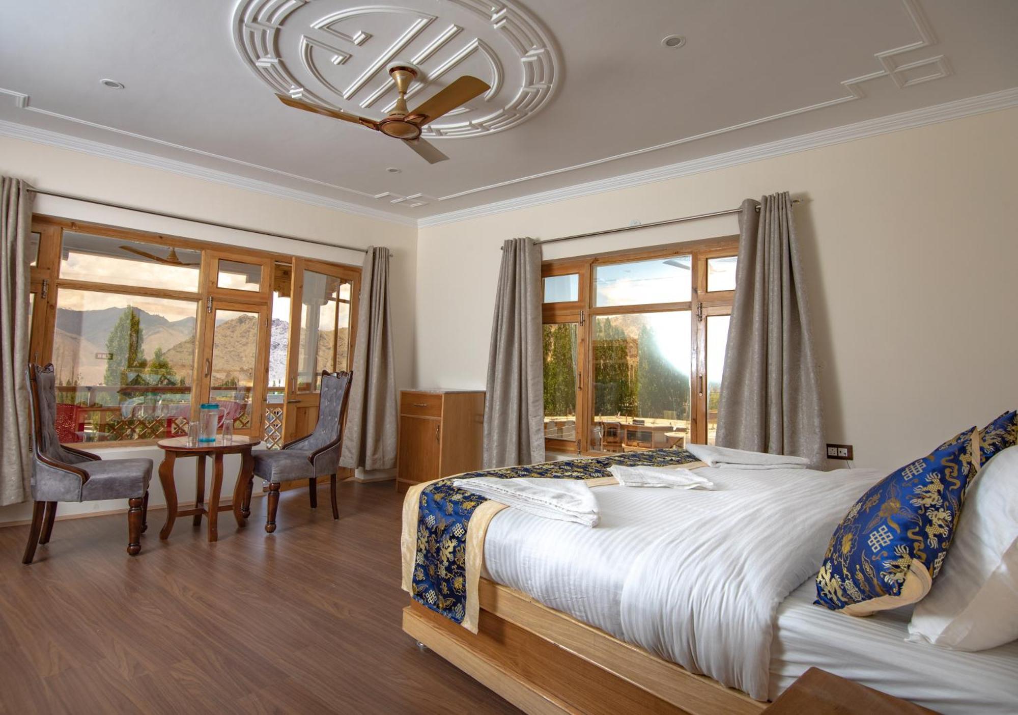 The Nangsay Hotel Лех Екстериор снимка