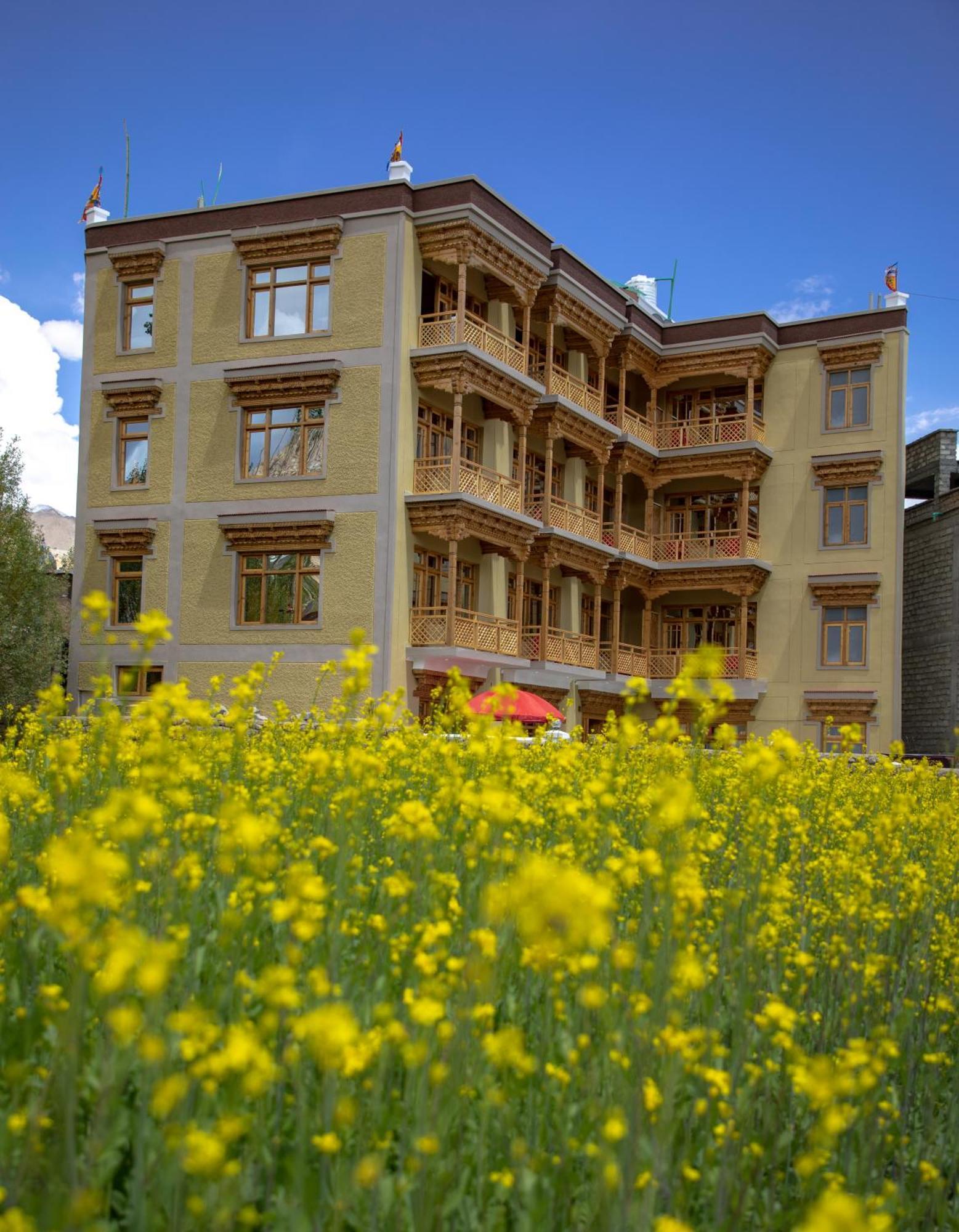 The Nangsay Hotel Лех Екстериор снимка